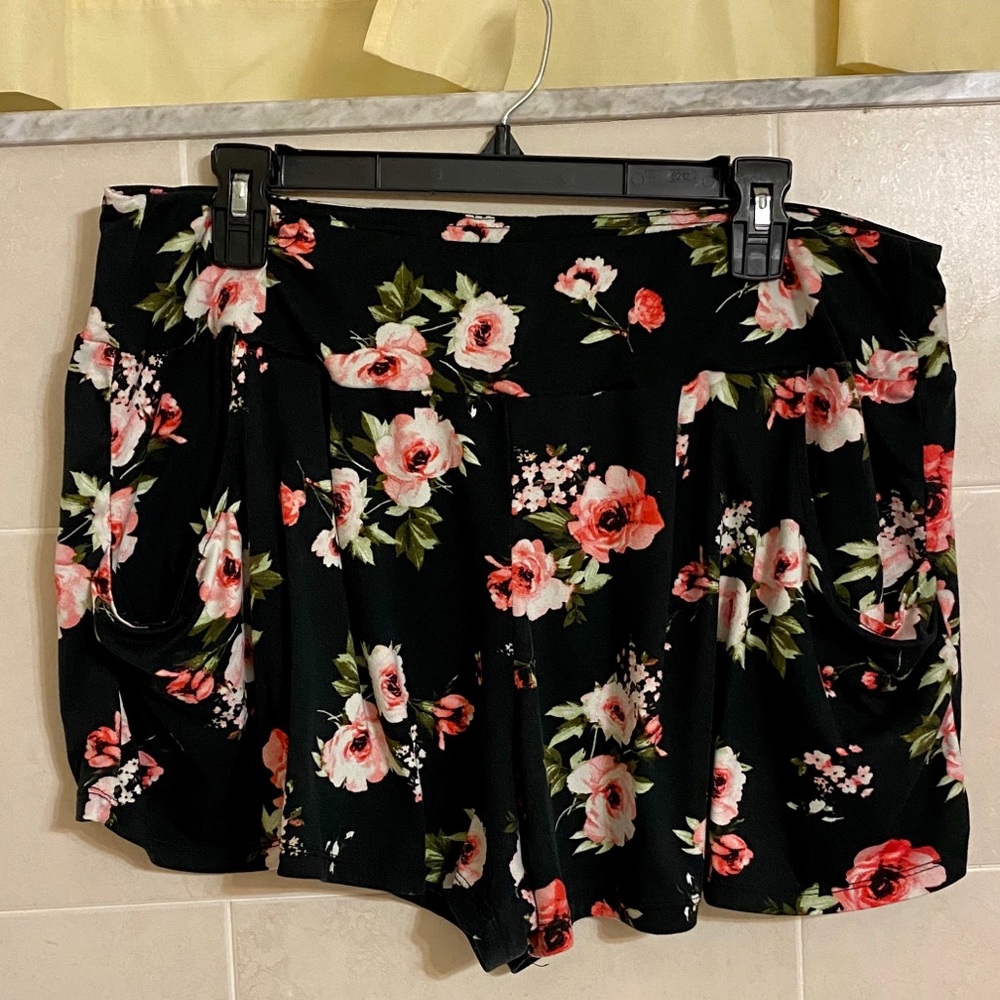 Floral Shorts w/ Pockets